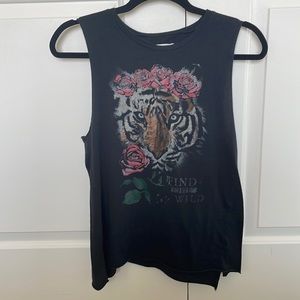 Abercrombie & Fitch - Black tank with lion “Find your Wild” - XS